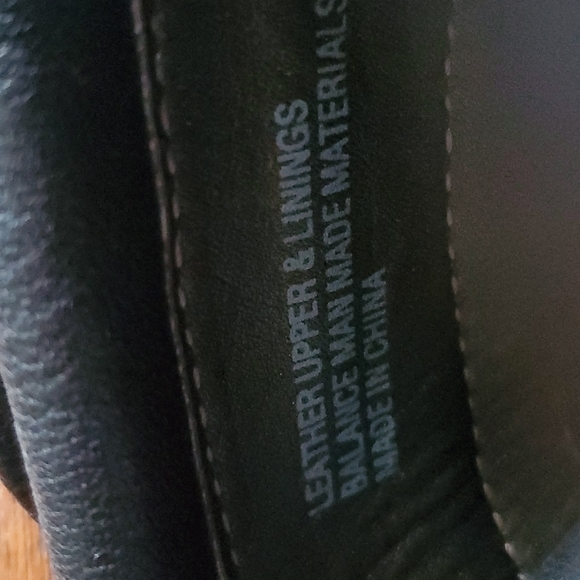 BornThese are great looking slip on mules shoes NWT Hostess Pick ❤️ - Picture 9 of 9